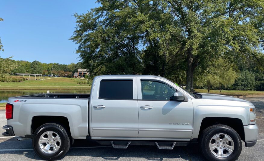 2017 CHEVROLET SILVERADO 1500 4WD CREW CAB 143.5″ LT W/2LT