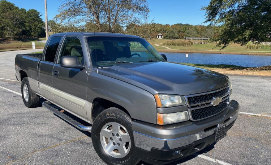 2006 CHEVROLET SILVERADO 1500 EXT CAB 143.5″ WB 4WD LT1