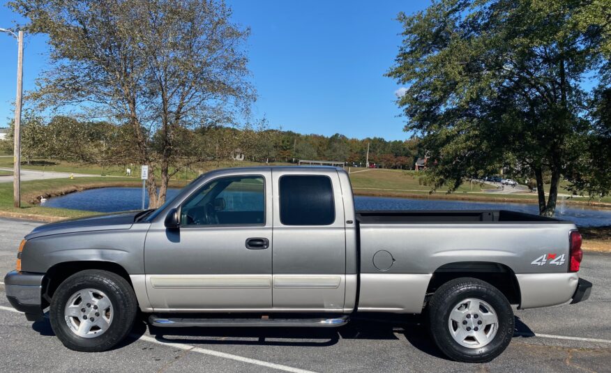 2006 CHEVROLET SILVERADO 1500 EXT CAB 143.5″ WB 4WD LT1