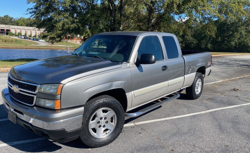 2006 CHEVROLET SILVERADO 1500 EXT CAB 143.5″ WB 4WD LT1