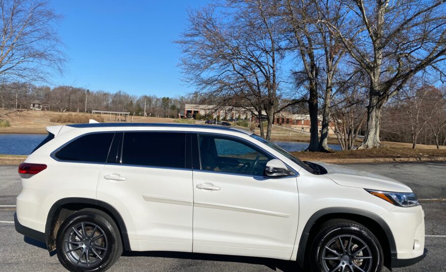 2017 TOYOTA HIGHLANDER LIMITED V6 FWD