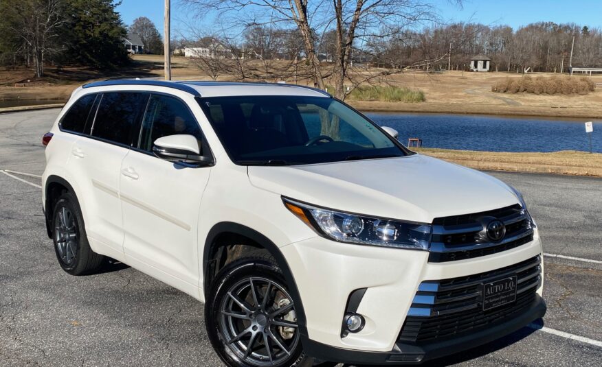 2017 TOYOTA HIGHLANDER LIMITED V6 FWD