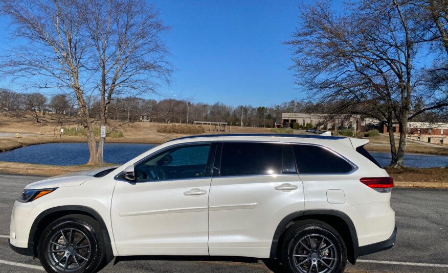 2017 TOYOTA HIGHLANDER LIMITED V6 FWD