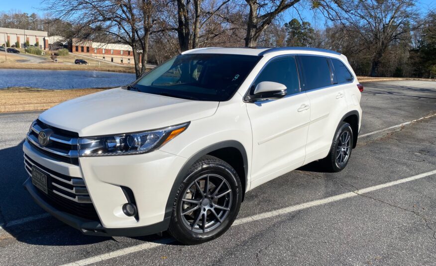 2017 TOYOTA HIGHLANDER LIMITED V6 FWD