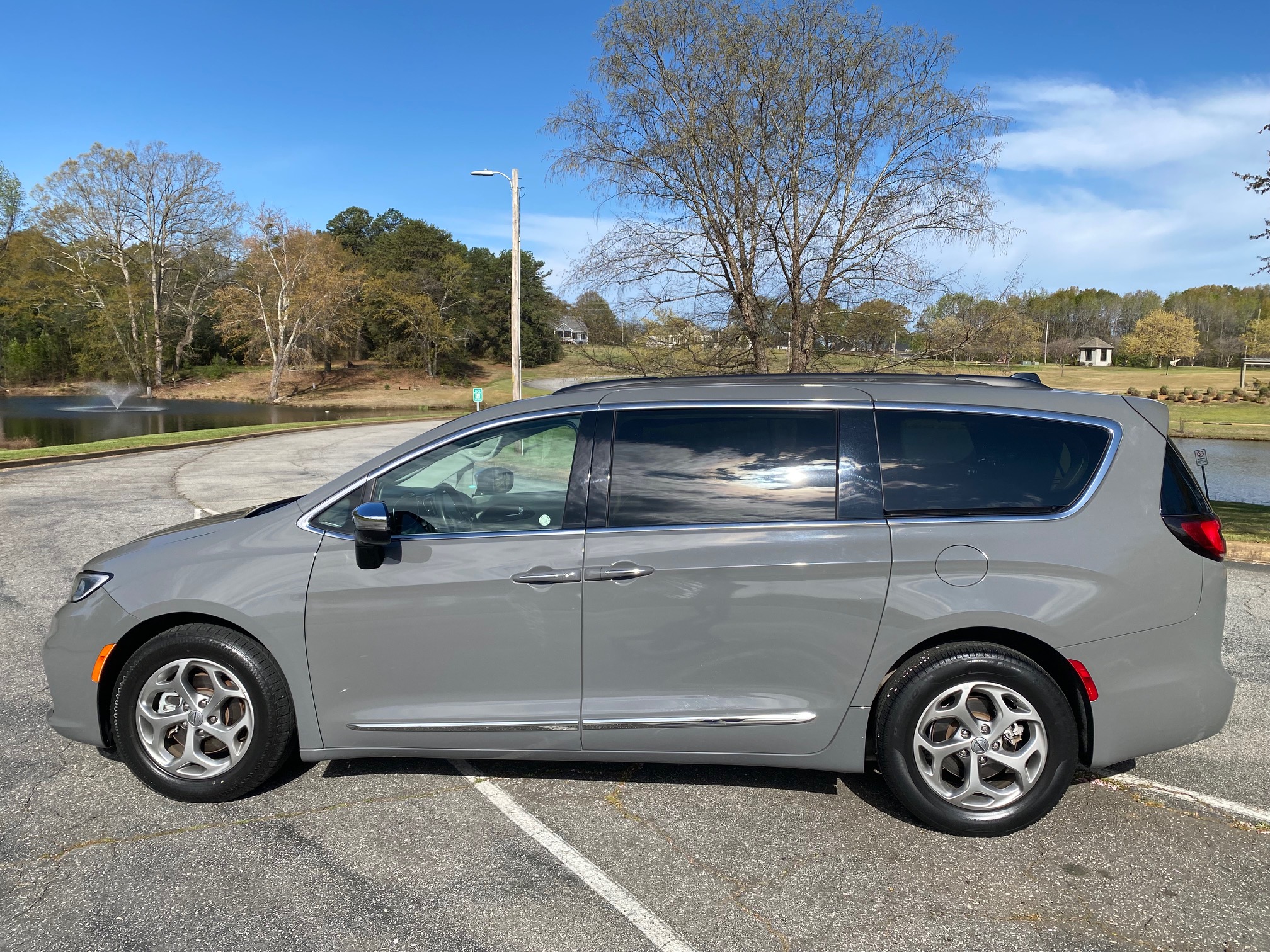 2023 CHRYSLER PACIFICA LIMITED FWD