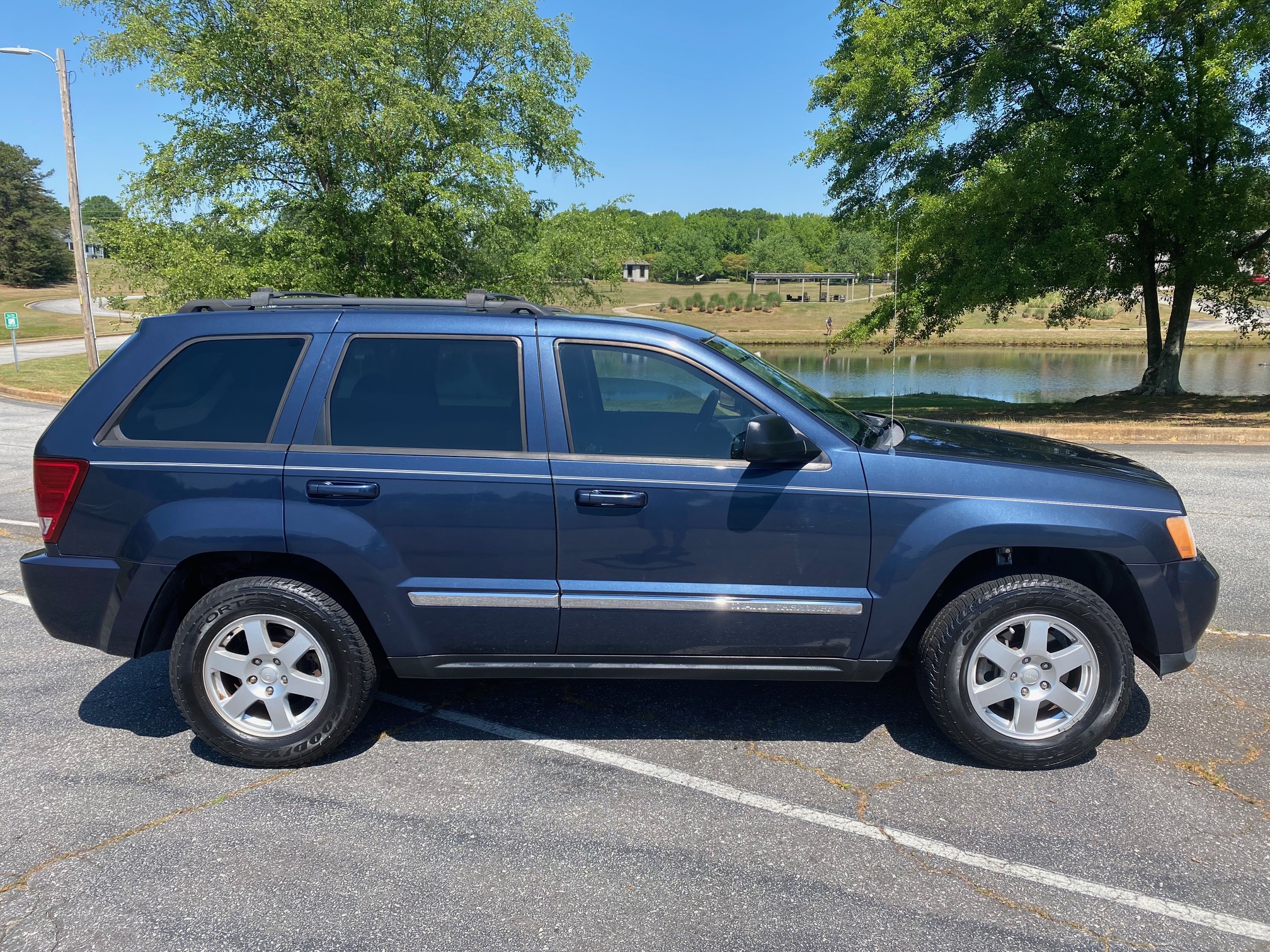 2010 JEEP GRAND CHEROKEE 4WD 4DR LAREDO