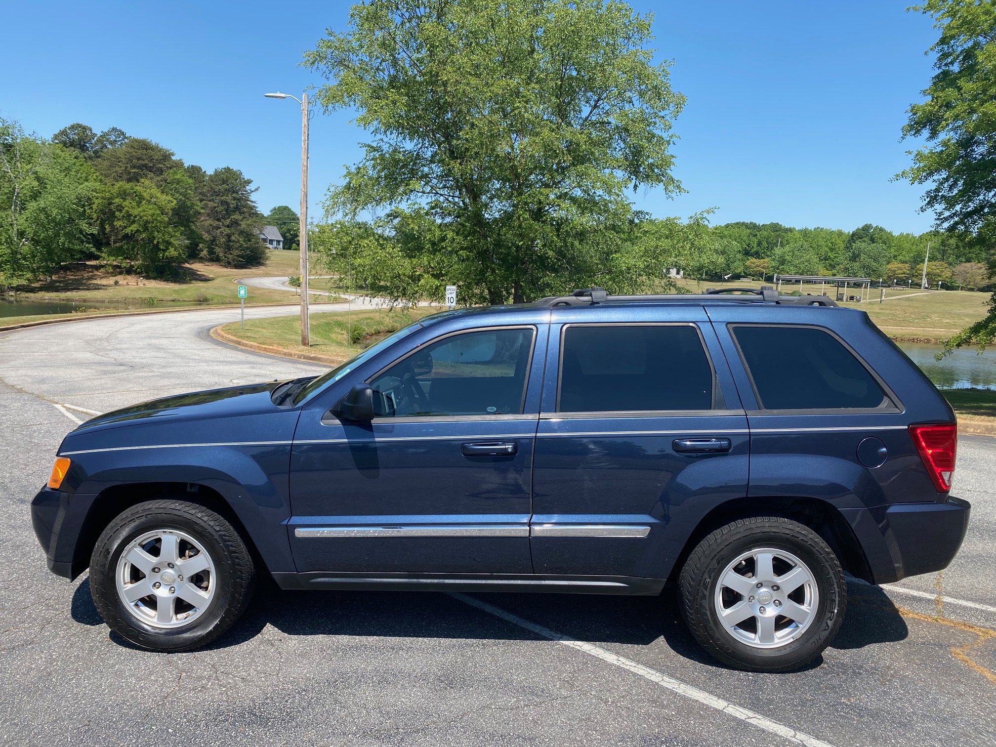 2010 JEEP GRAND CHEROKEE 4WD 4DR LAREDO