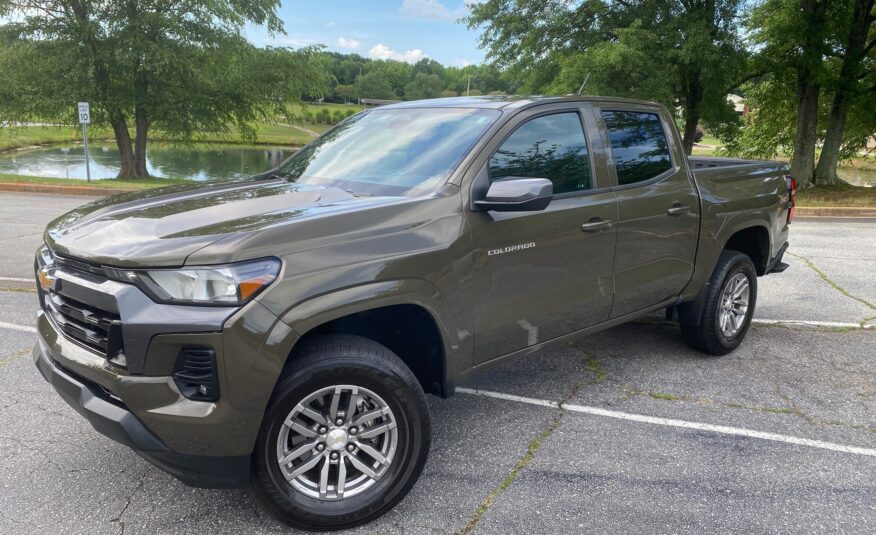 2023 Chevrolet Colorado 4WD LT Crew Cab Short Box's photo
